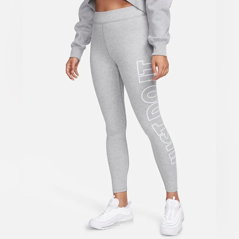 Nike Sportswear Classics
Women's Graphic High-Waisted Leggings - Picture 3 of 7